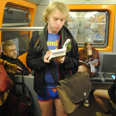 Hosenlos in der Wiener U-Bahn