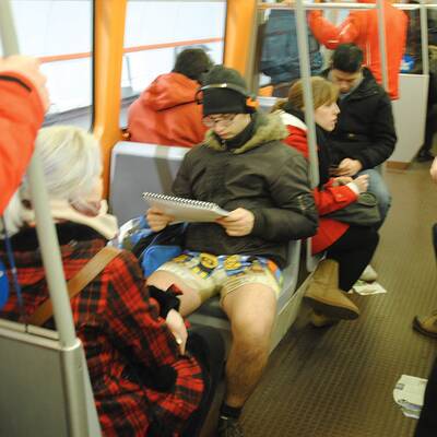 Hosenlos in der Wiener U-Bahn