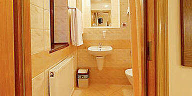 Via Facebook aus Hotel- Klo befreit