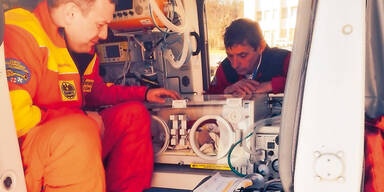 Heli fliegt Frühchen zur Mama