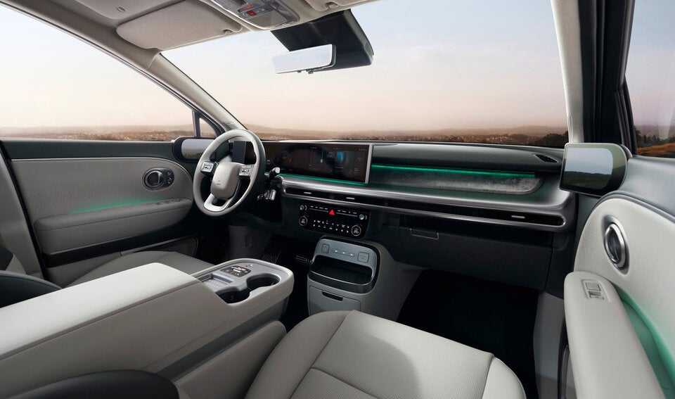 Mit Heckantrieb hat er 218 PS, mit Allradantrieb 313 oder, in der Performance-Version, 435 PS.