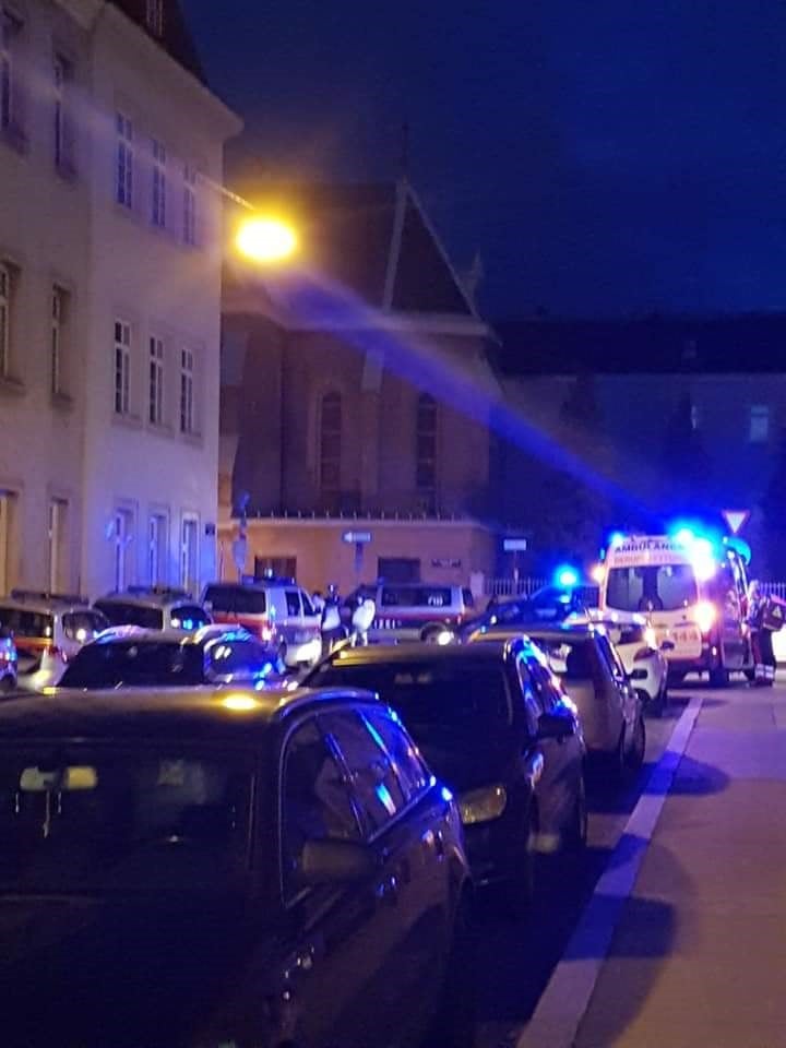 Kirche brutal überfallen: Verletzte, Tresor leergeräumt