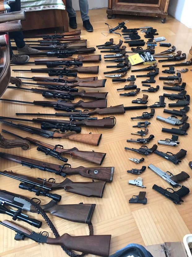 64-Jähriger hortet illegale Waffen: Anzeige