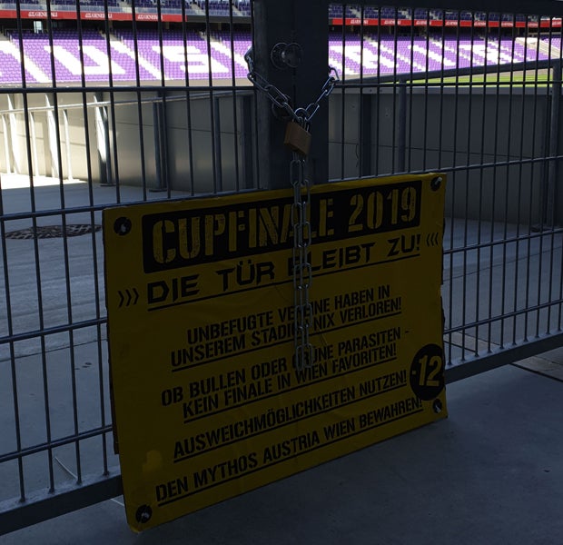 Austria Cup Tür zu