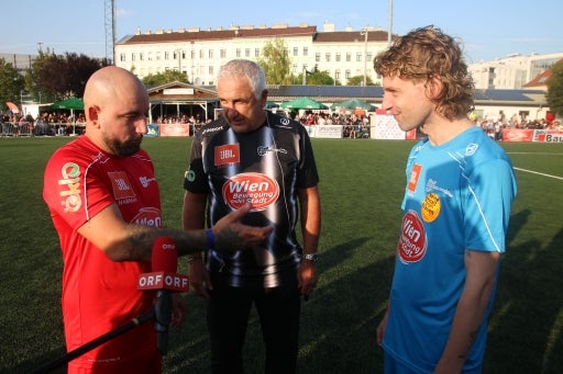 Wanda, Seiler & Co erkickten über 24.000 Euro für Frauenhäuser