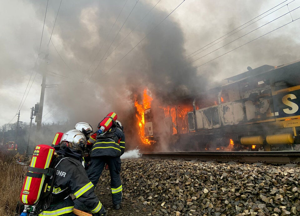 Zug in Vollbrand: Westbahnstrecke gesperrt