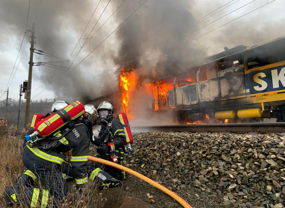 Zug in Vollbrand: Westbahnstrecke gesperrt