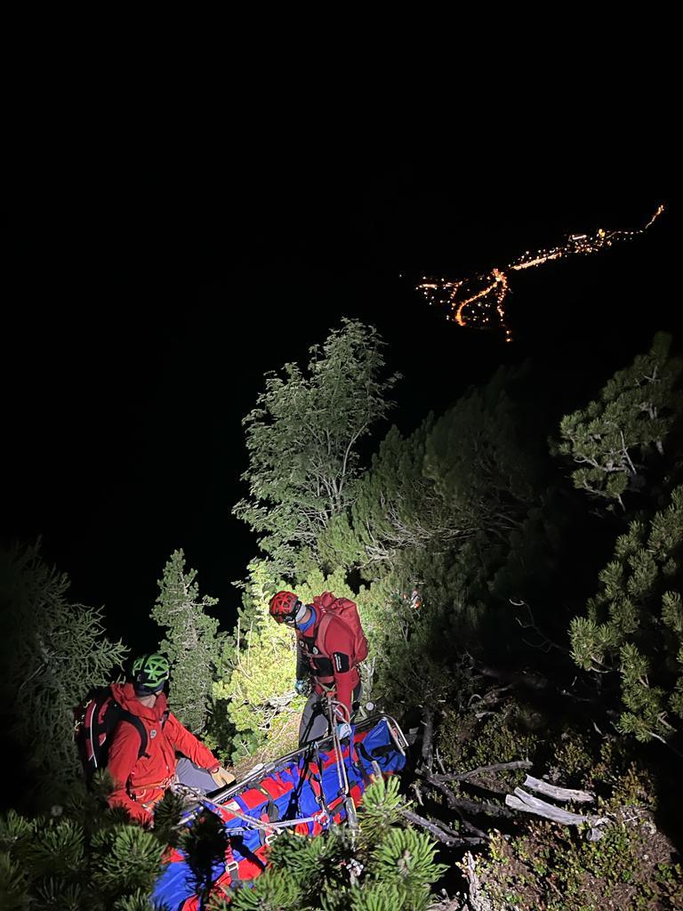Bergsteigerin in nächtlicher Rettungsaktion aus Klettersteig geborgen