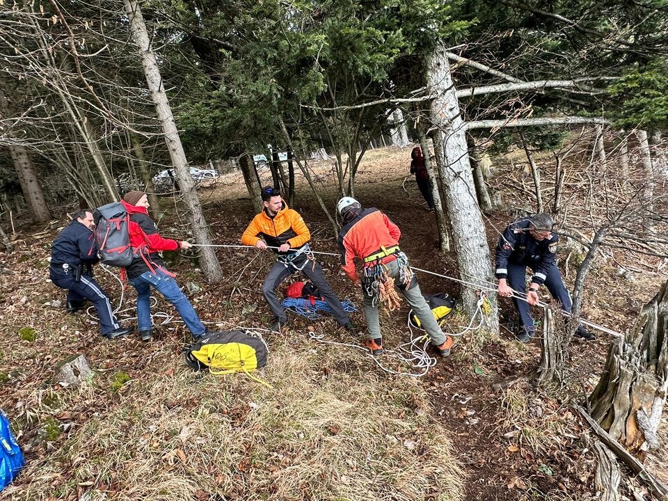 Hund überlebt 30 Meter Absturz auf der Hohen Wand
