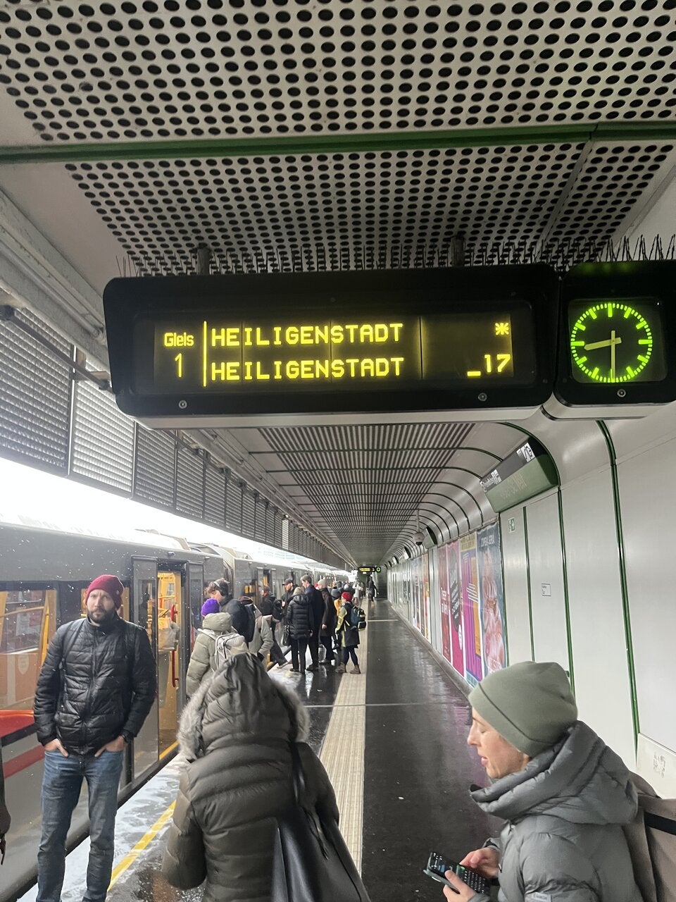 Schneewalze sorgt für Verzögerungen im Öffi-Netz