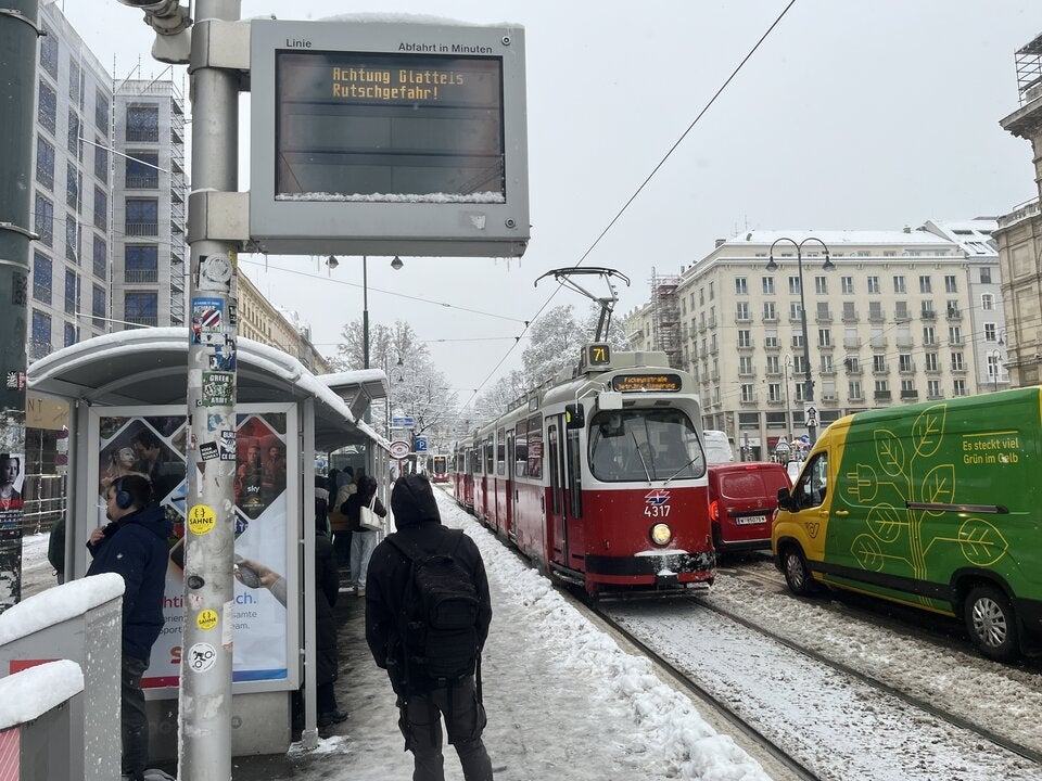 Schneewalze sorgt für Verzögerungen im Öffi-Netz