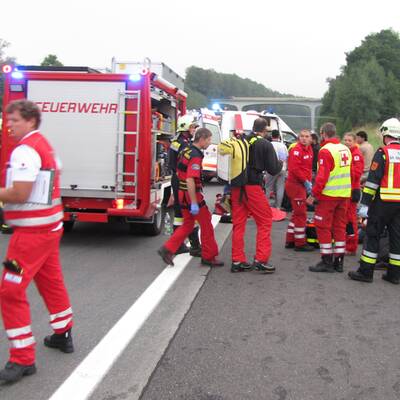  Zwei Notarzt- und acht Rettungswagen rückten aus.