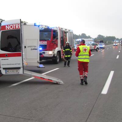  Zwei Notarzt- und acht Rettungswagen rückten aus.