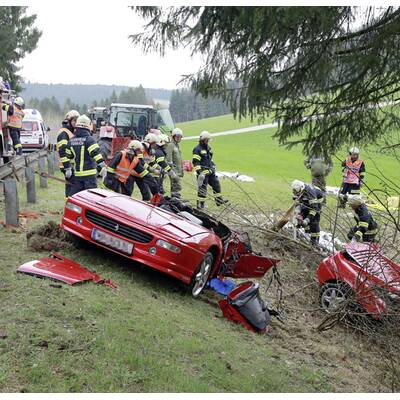 Zwei Tote bei Horror-Crash in Fornach