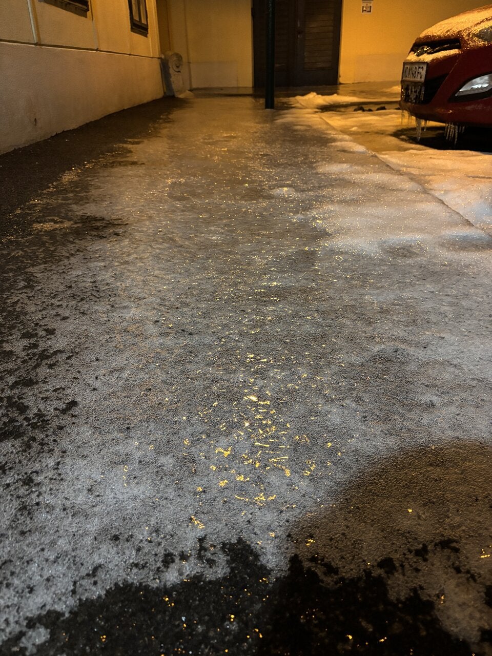 Extrem gefährlich! Österreich versinkt im Glatteis-Chaos