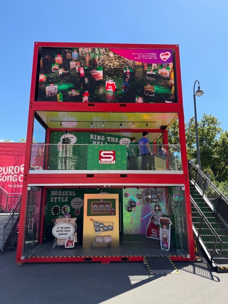 S-BUDGET-Container begeistert mit ESC-Styling und Fotobox