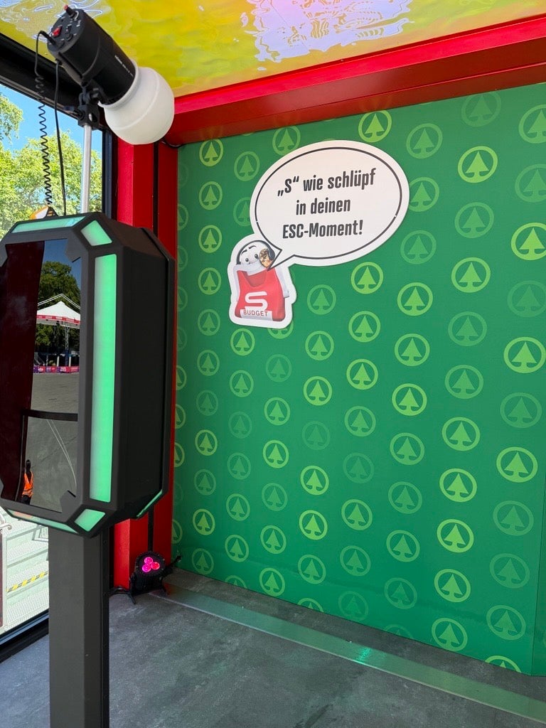 S-BUDGET-Container begeistert mit ESC-Styling und Fotobox