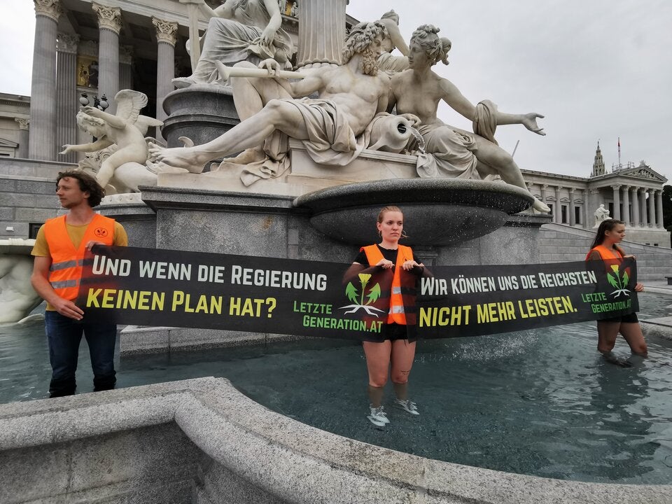 Kopie von Klima-Kleber RIng Parlament