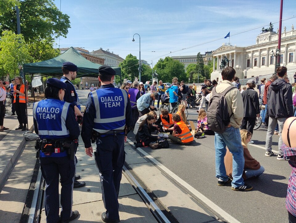 Klima-Kleber blockieren den Wiener Ring