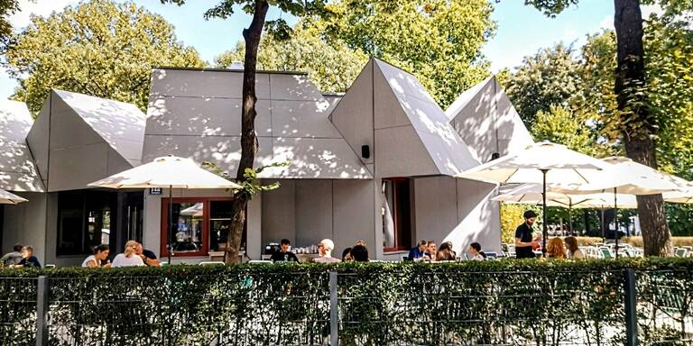 Eiernockerl & Knödel in der Holzhütte am Karlsplatz in Wien