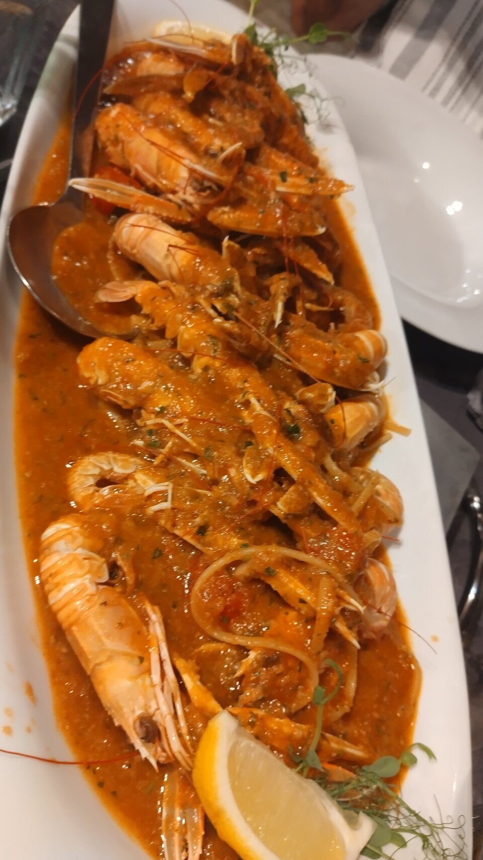 Scampi buzara im Restaurant Tri Palme in Novigrad.