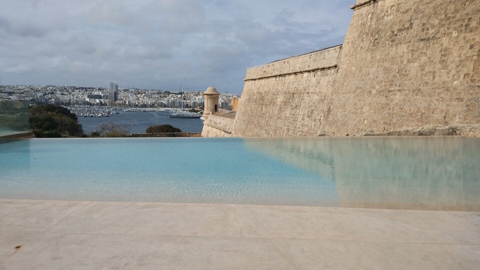The Phoenicia Malta*****/Valletta mit Infinity-Pool - ein Luxus, das nicht jedes Stadthotel bieten kann. 