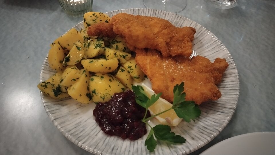 Saftiges Cordon bleu, gefüllt mit würzigem Gruyère.