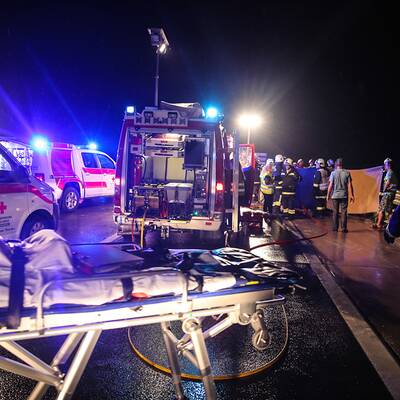 Alko-Geisterfahrer rammt Pkw: 2 Kinder tot