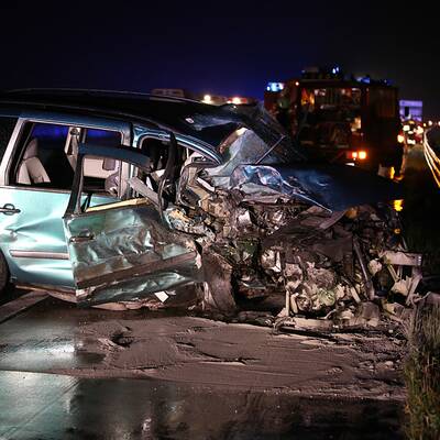 Alko-Geisterfahrer rammt Pkw: 2 Kinder tot