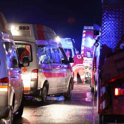 Alko-Geisterfahrer rammt Pkw: 2 Kinder tot