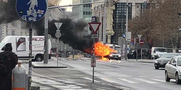 Auto explodiert mitten in Wien