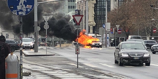 Auto explodiert mitten in Wien