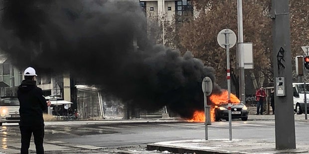 Auto explodiert mitten in Wien