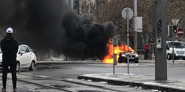 Auto explodiert mitten in Wien