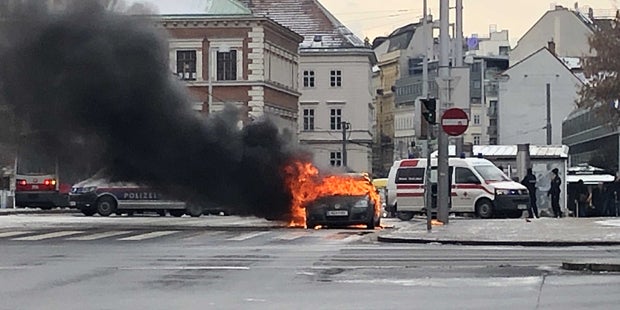 Auto explodiert mitten in Wien
