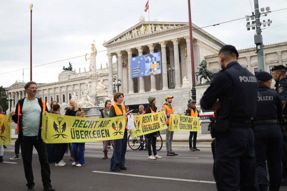 Klima-Kleber protestieren in Wien