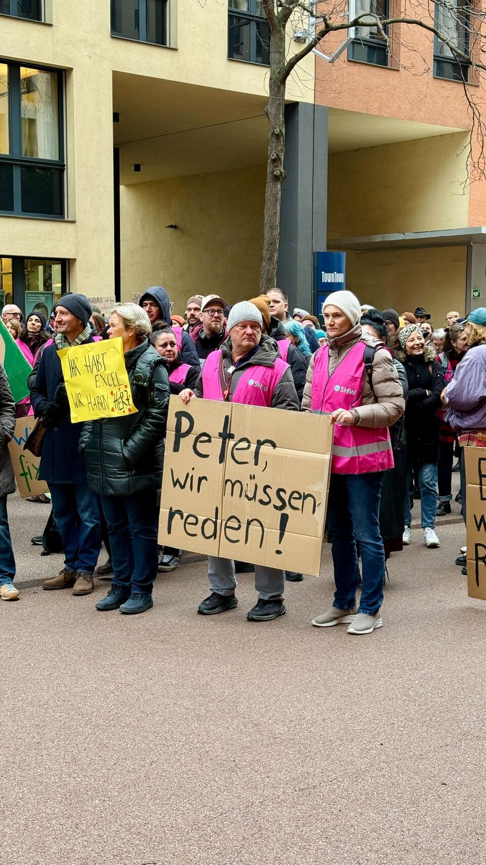 Beschäftigte der Suchthilfe demonstrierten gegen die drohenden Budgetkürzungen. 