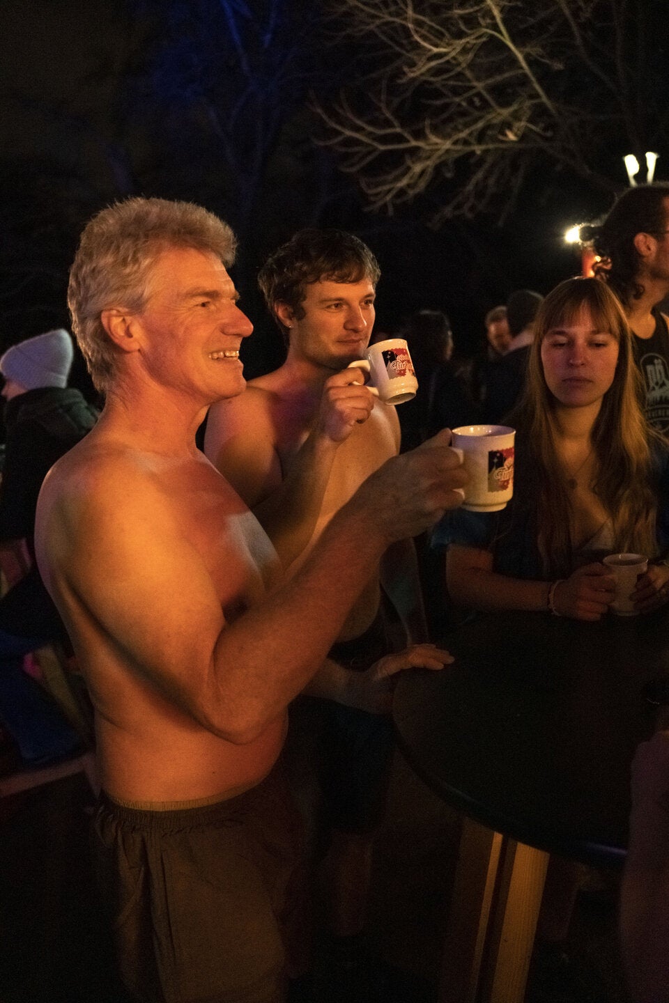 Klima-Kleber im Bikini am Christkindlmarkt