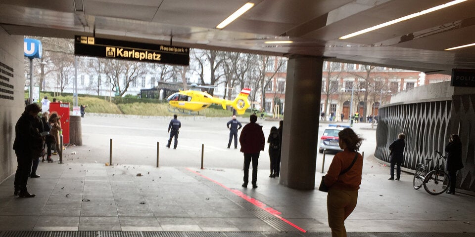 Hubschrauber-Rettungseinsatz am Karlsplatz