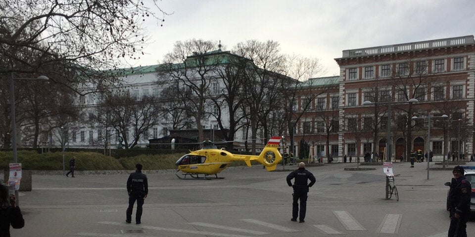 Hubschrauber-Rettungseinsatz am Karlsplatz
