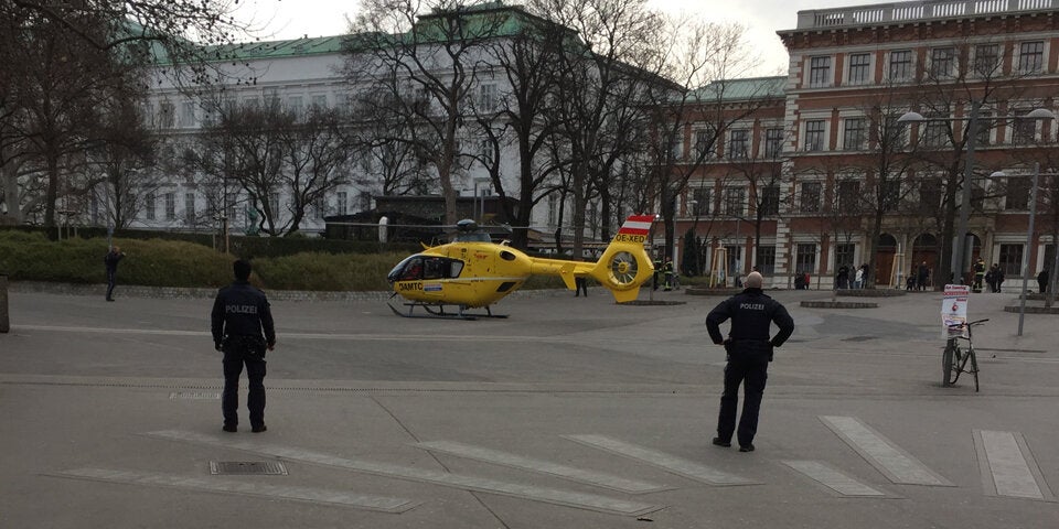 Hubschrauber-Rettungseinsatz am Karlsplatz