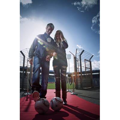 Sarah Knappik präsentiert BOCHUM-Kollektion