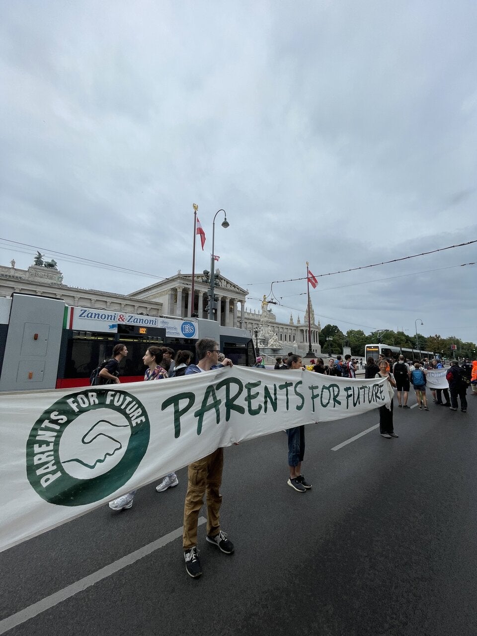 Klima-Kleber RIng Parlament