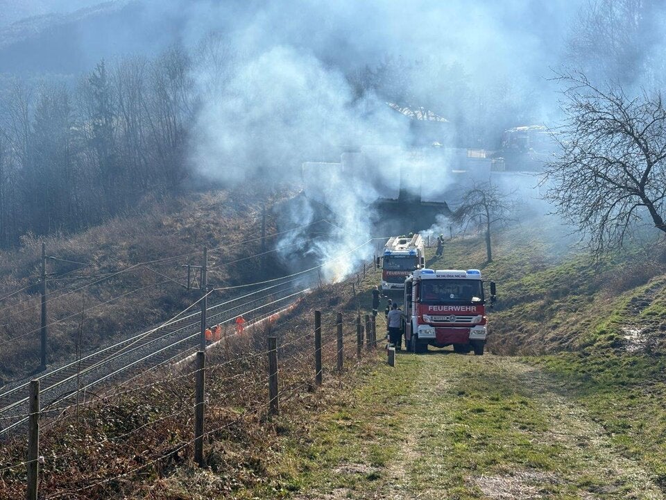 Feuerwehr als Brandstifter entlang der Südbahn
