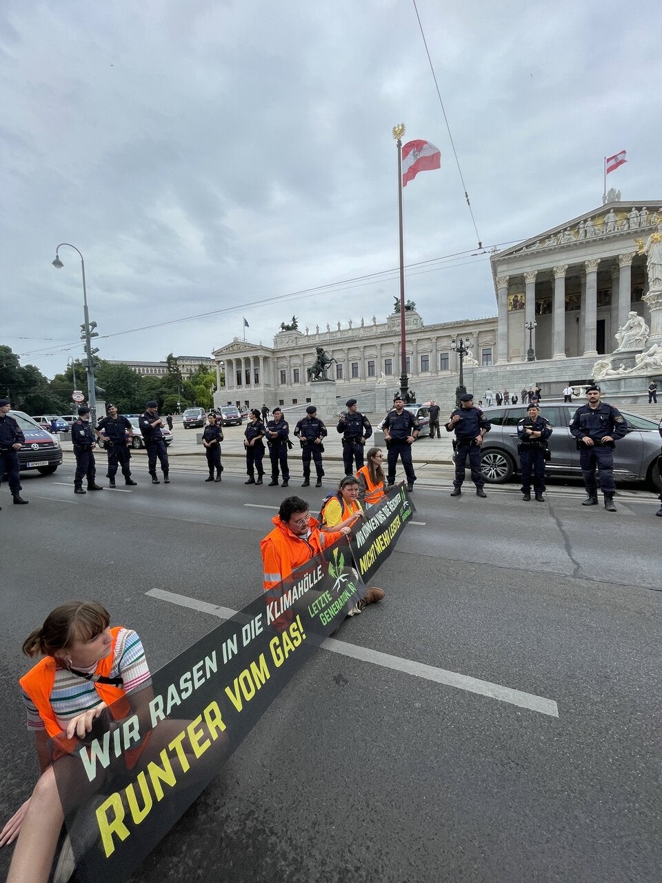 Klima-Kleber RIng Parlament
