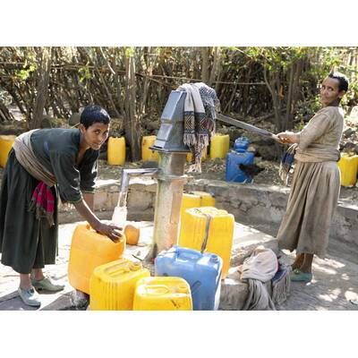 Uschi Fellner mit Almaz Böhm in Äthiopien