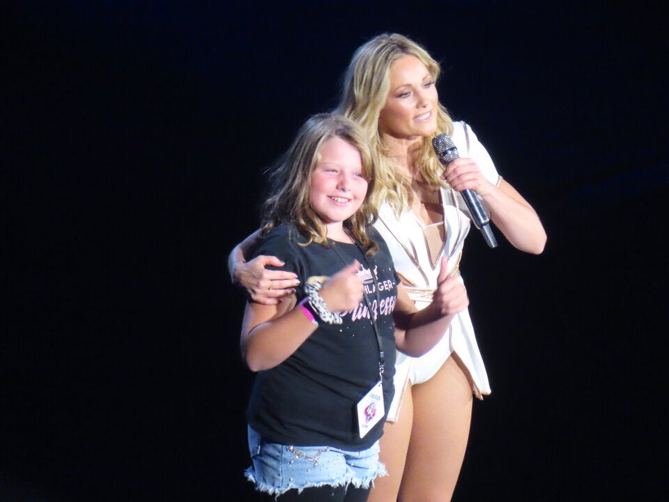 Helene Fischer mit Fan-Girl Leni (11)