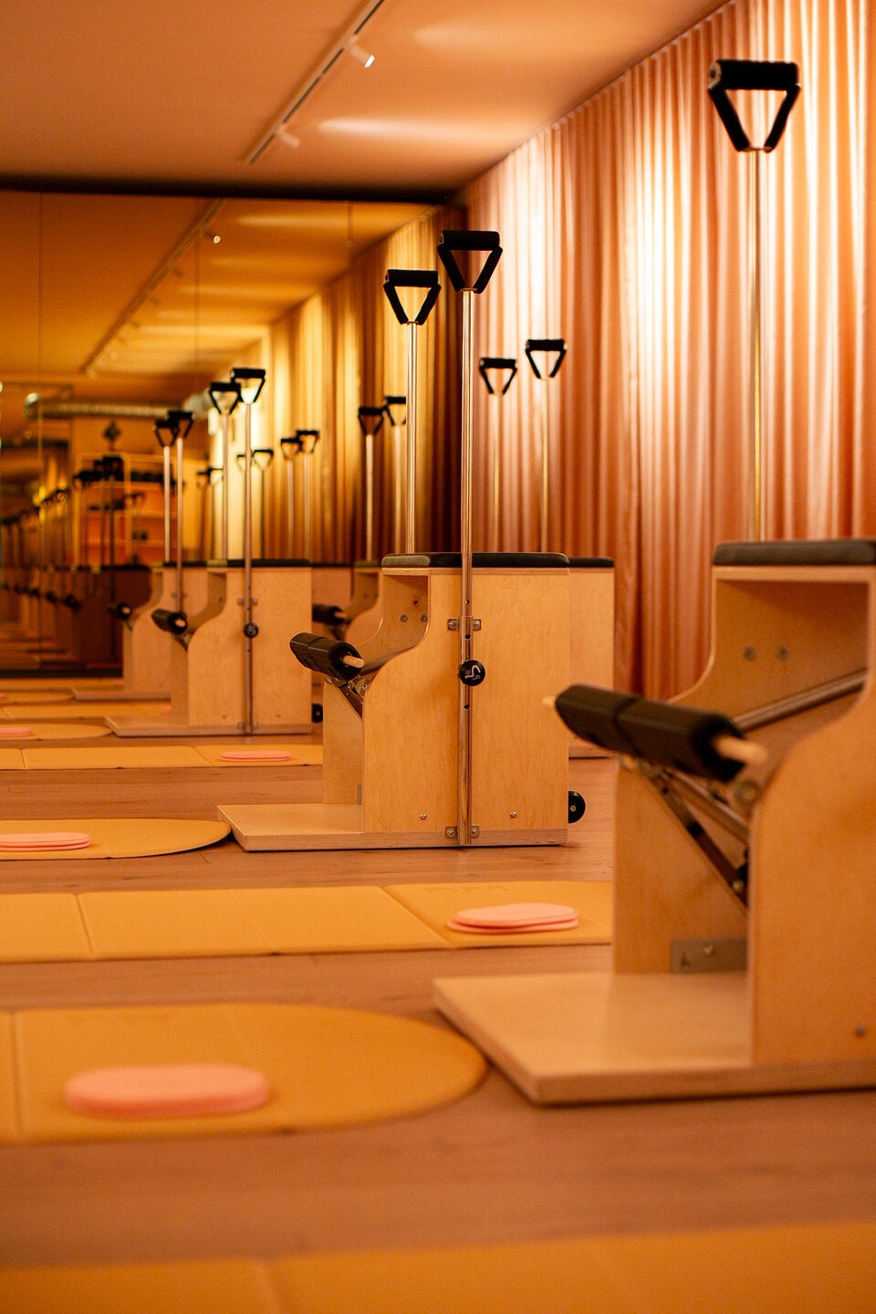 Reformer Pilates war gestern! Dieser neue Workout-Trend aus den USA erobert Wien