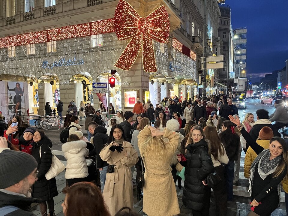 Das rote Mascherl bei der Kärntnerstraße sorgt für chaotische Situationen auf der Straße. 