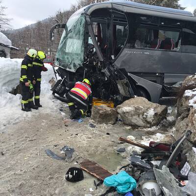 Busunfall am Pass Gschütt: Viele Verletzte